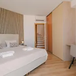 A'more Villa Preko