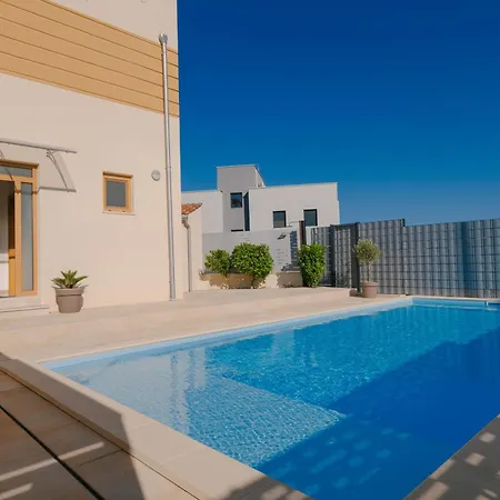 A'more Villa Preko